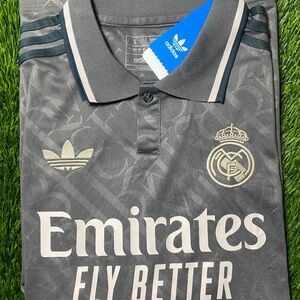 Real Madrid Away kit Size L